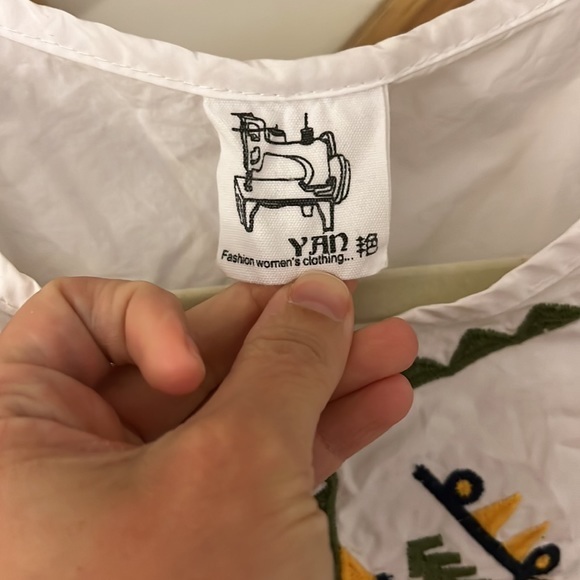 BABYDOLL SLEEVELESS BLOUSE WITH EMBROIDERED DETAIL - SIZE S/M - Picture 5 of 8